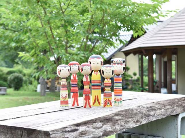 弥治郎こけし村